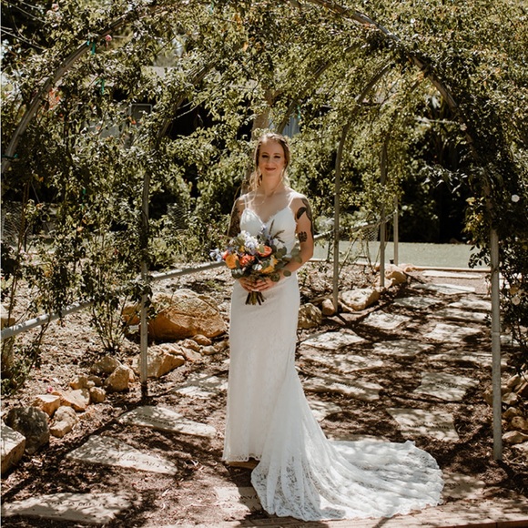 David’s Bridal wedding dress - Picture 2 of 5